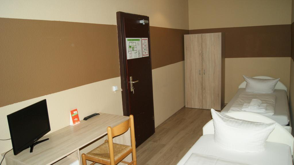 Hotel Pension Eberty Берлін Екстер'єр фото
