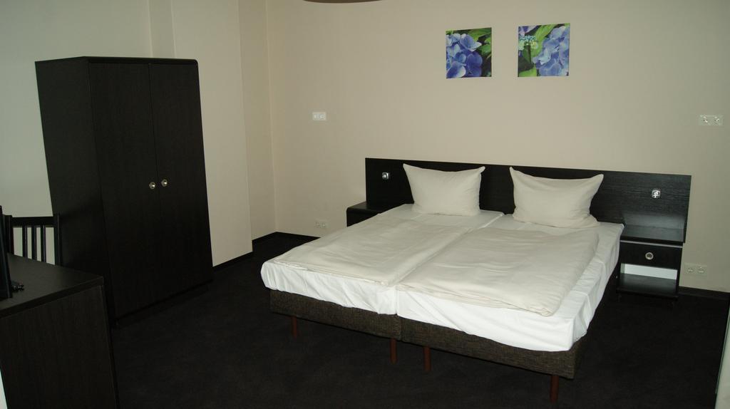 Hotel Pension Eberty Берлін Екстер'єр фото