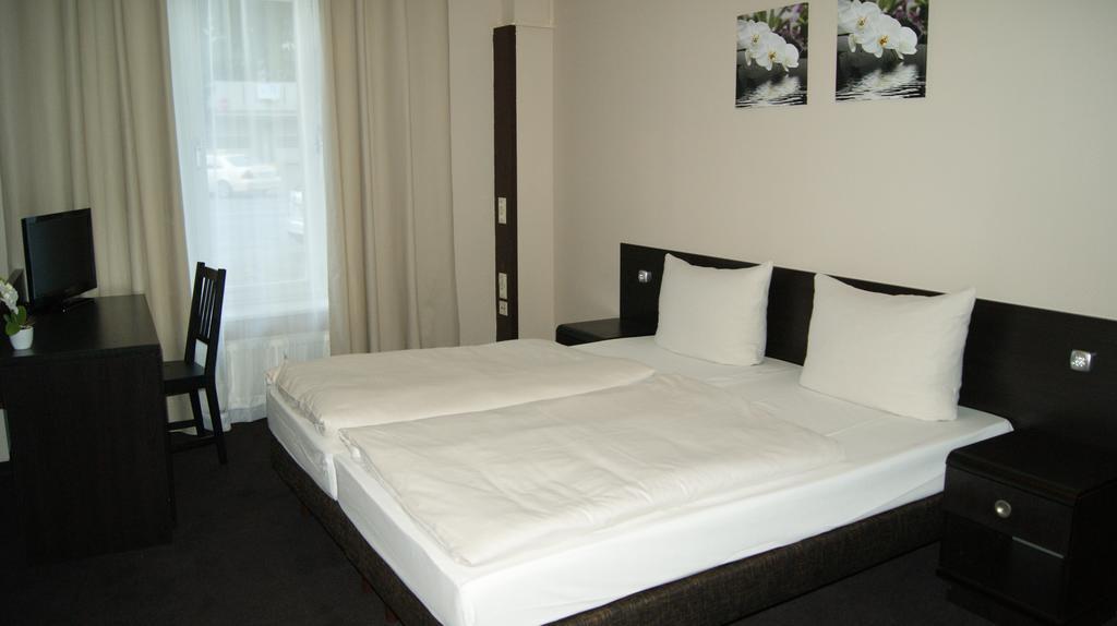 Hotel Pension Eberty Берлін Екстер'єр фото