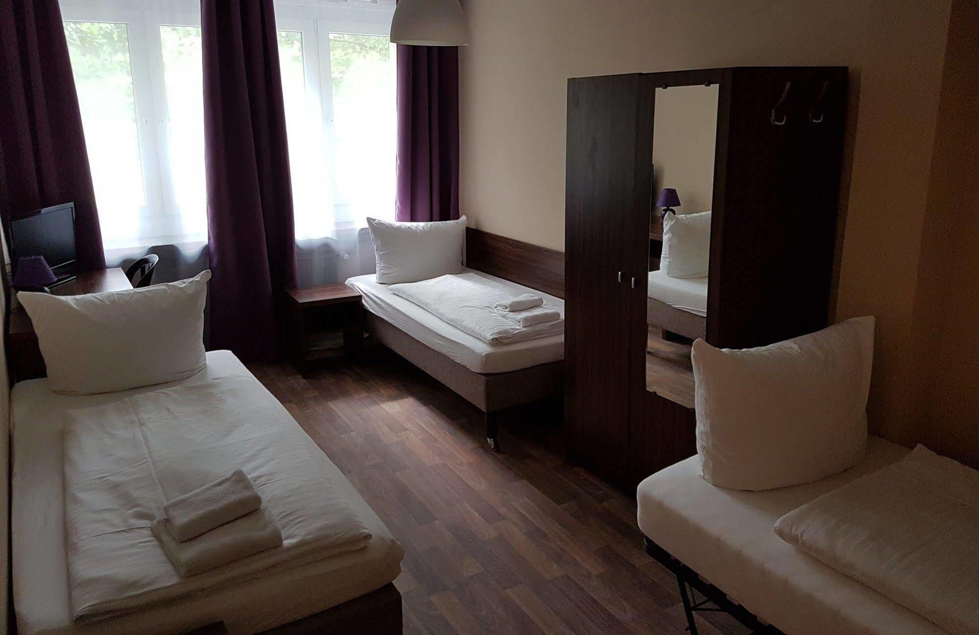 Hotel Pension Eberty Берлін Екстер'єр фото