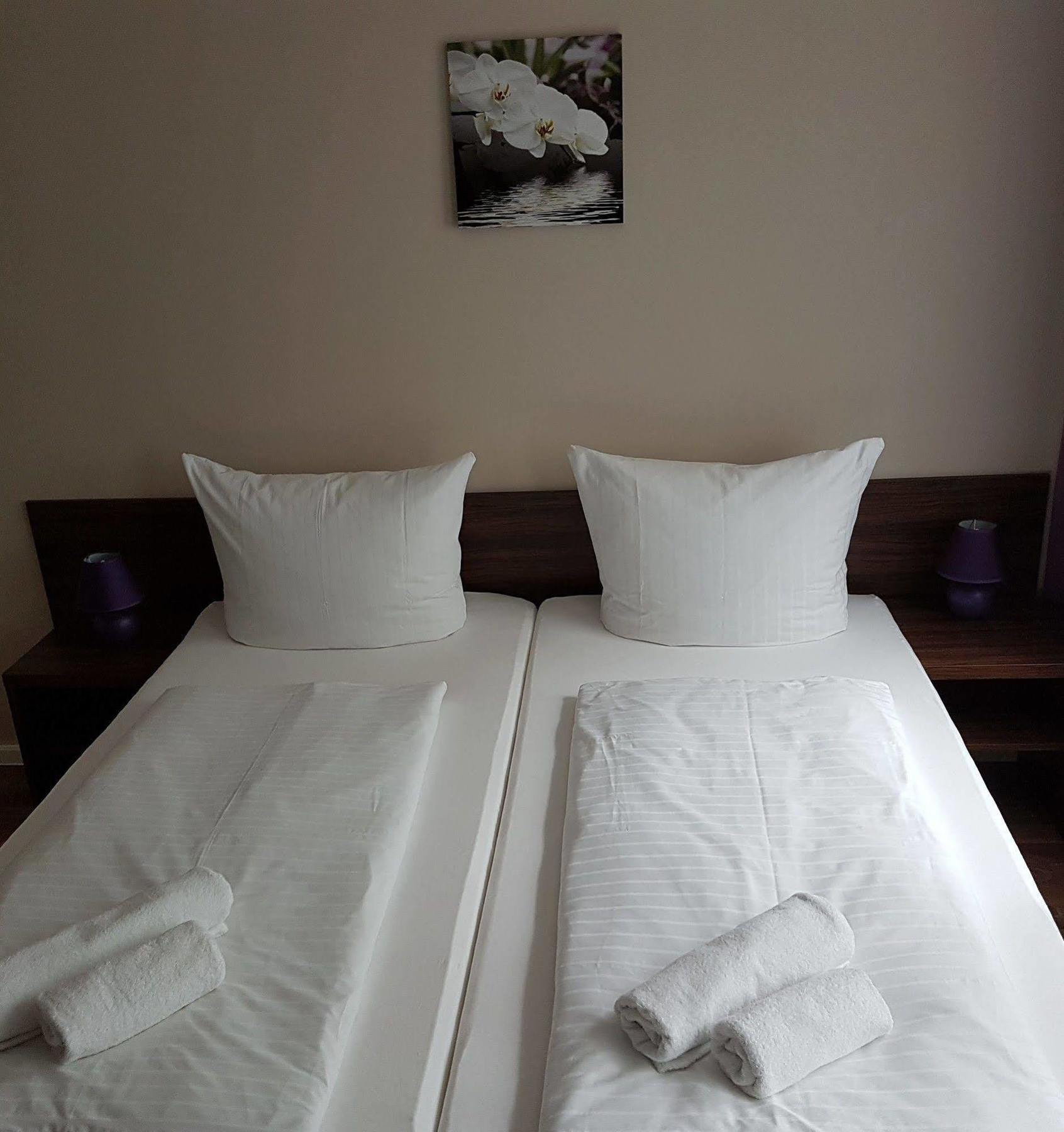 Hotel Pension Eberty Берлін Екстер'єр фото