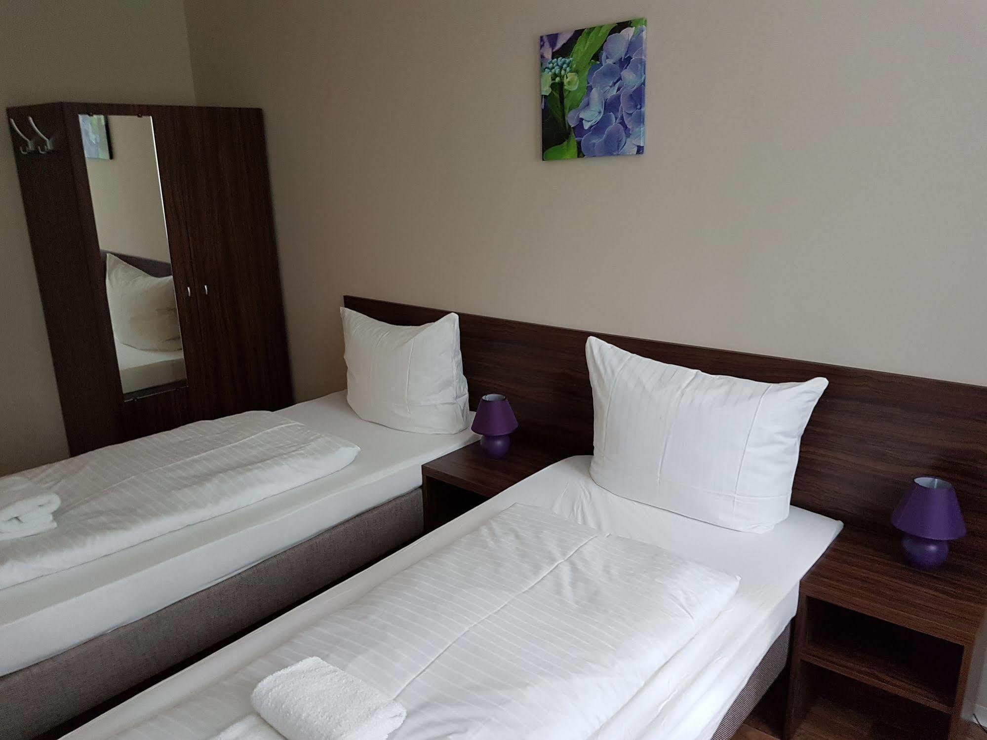 Hotel Pension Eberty Берлін Екстер'єр фото