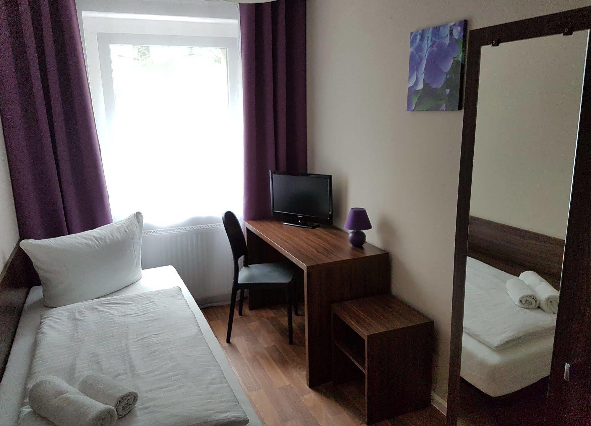 Hotel Pension Eberty Берлін Екстер'єр фото