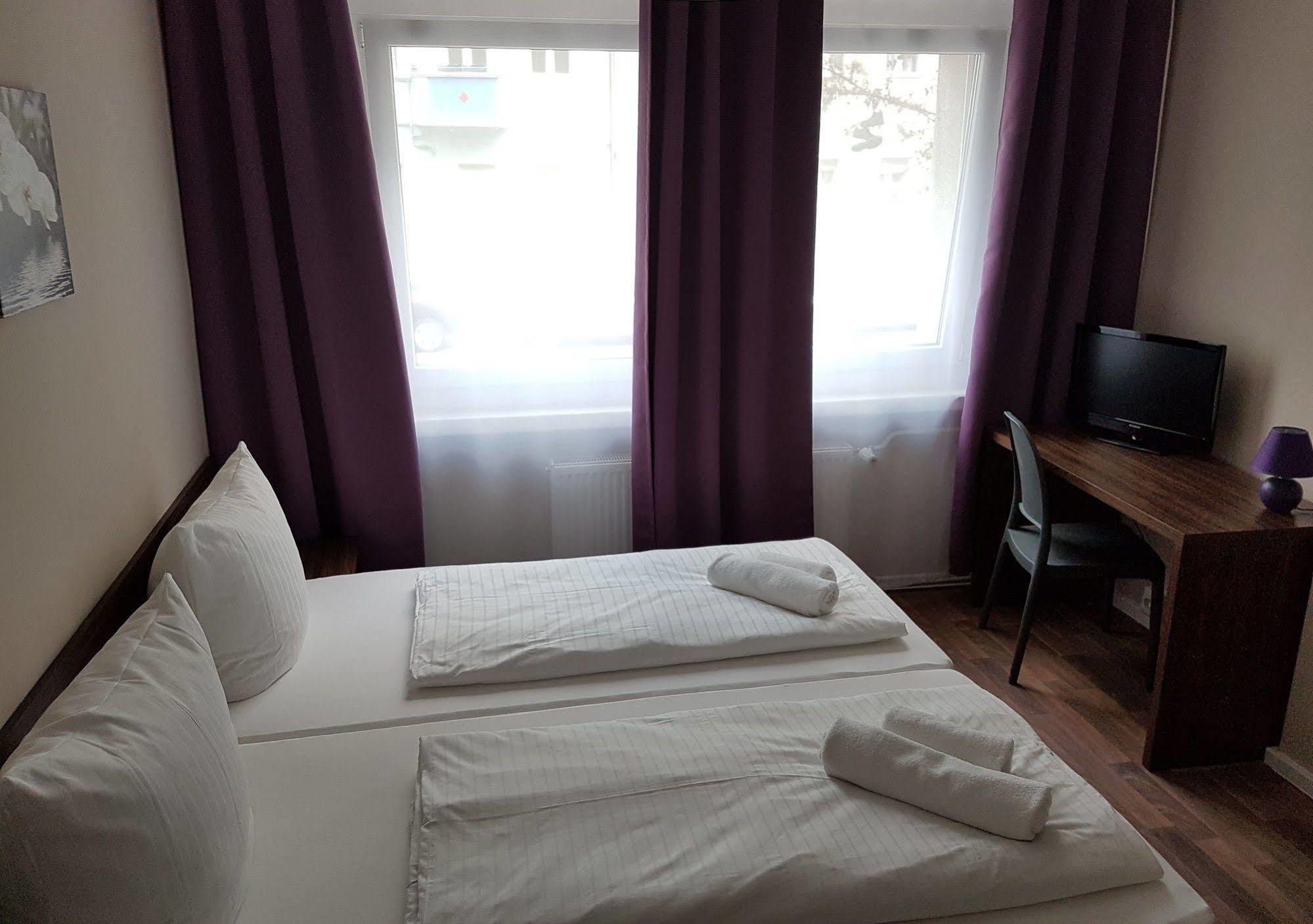 Hotel Pension Eberty Берлін Екстер'єр фото