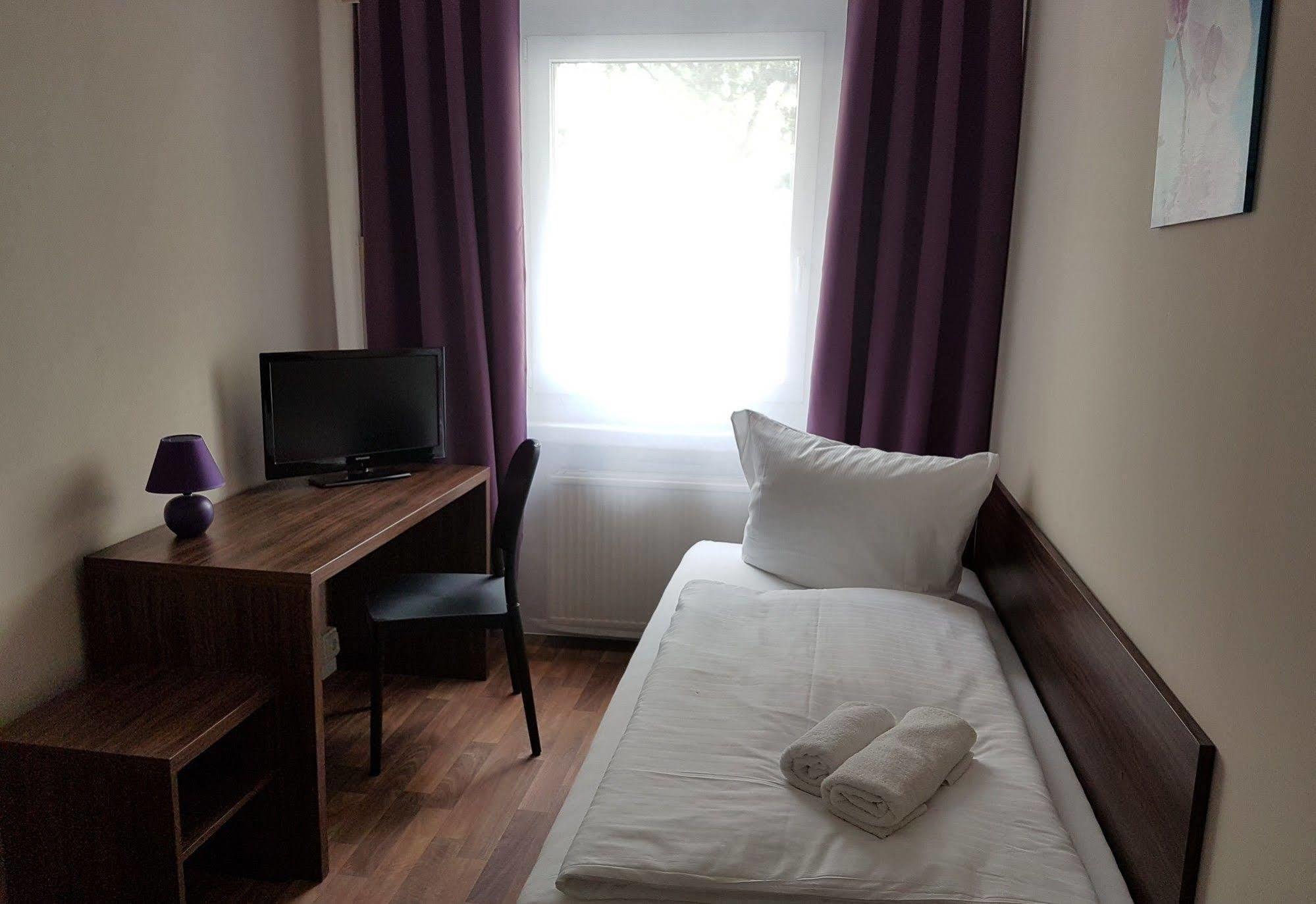 Hotel Pension Eberty Берлін Екстер'єр фото